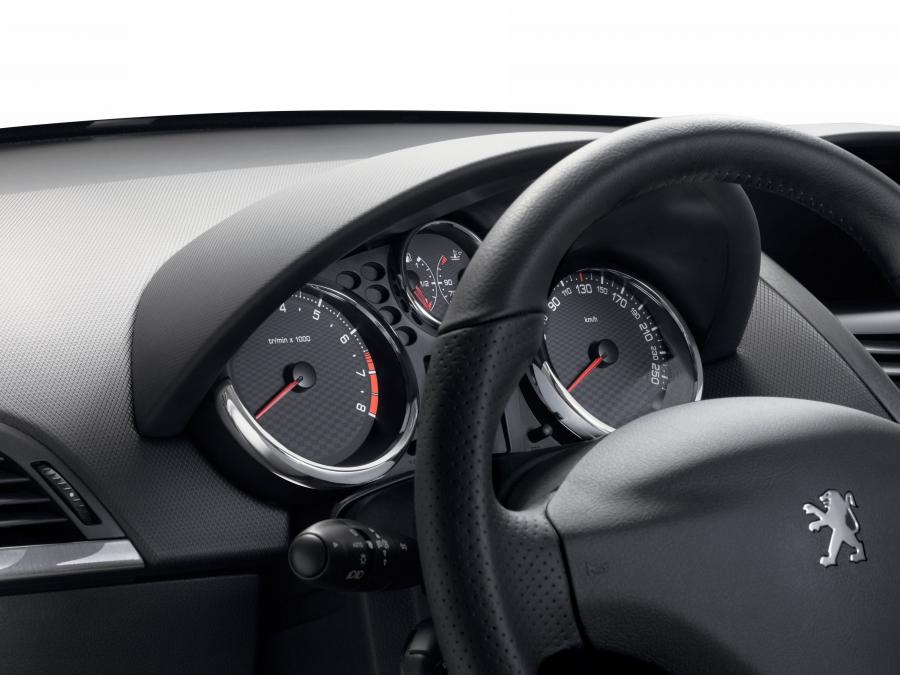 Peugeot 207 RC 2010 года  (фото 2 из 27)